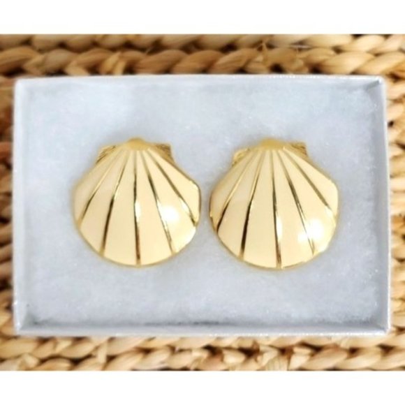 Trifari Jewelry - VINTAGE TRIFARI CREAM & GOLD SHELL PIERCED EARRINGS